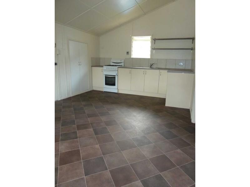 22 Railway Avenue, Railway Estate QLD 4810