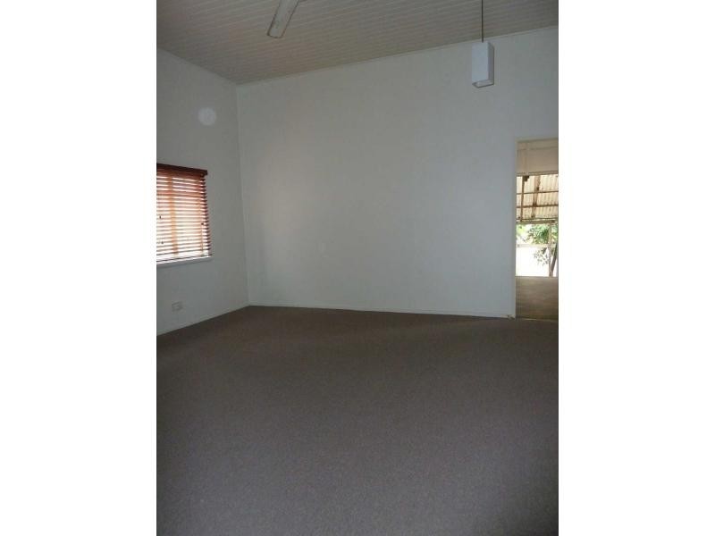 22 Railway Avenue, Railway Estate QLD 4810