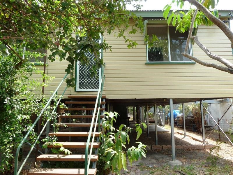 22 Railway Avenue, Railway Estate QLD 4810