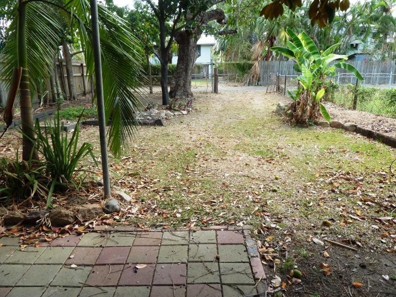 22 Railway Avenue, Railway Estate QLD 4810