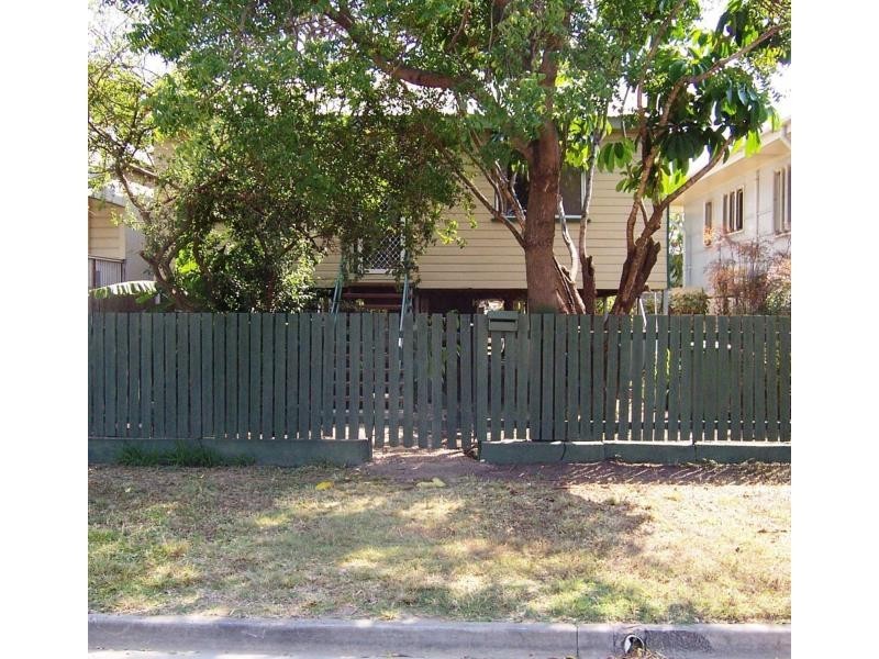 22 Railway Avenue, Railway Estate QLD 4810