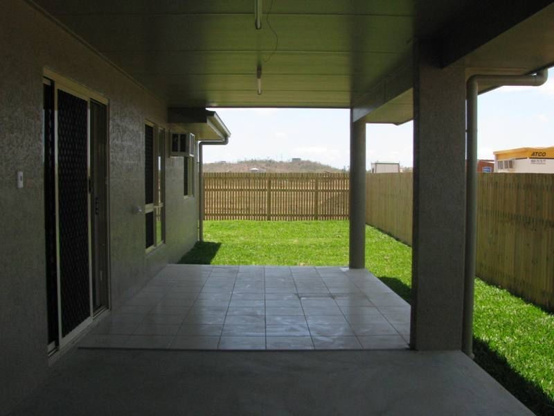 3 Nova Street, Mount Low QLD 4818