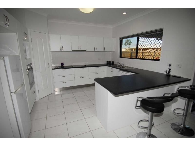 27 Beach Oak Drive, Mount Low QLD 4818