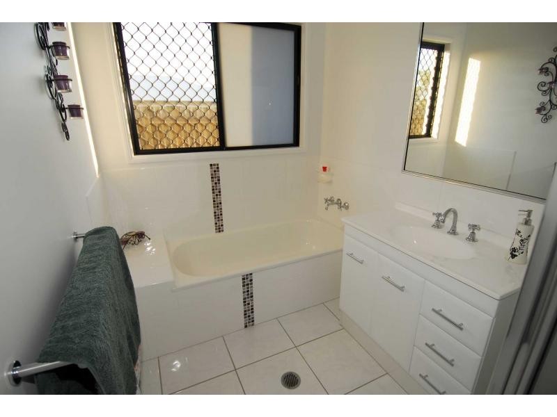 27 Beach Oak Drive, Mount Low QLD 4818