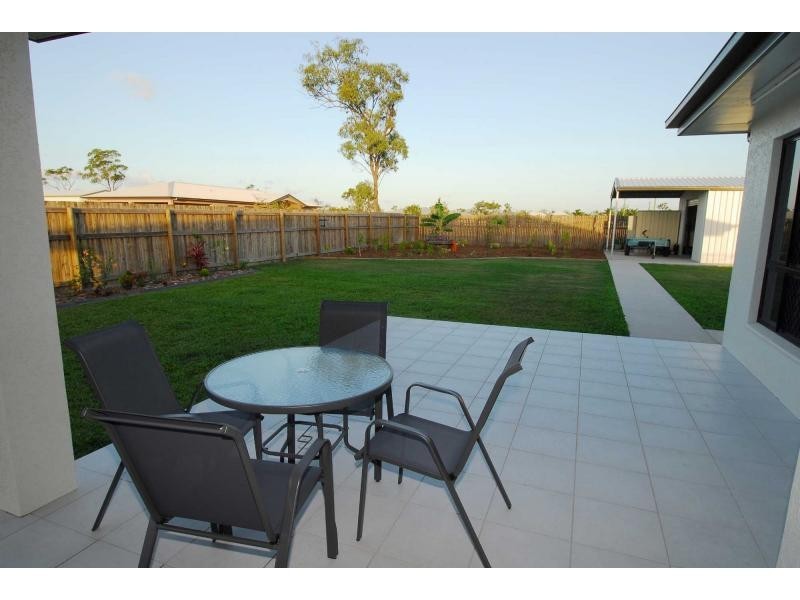 27 Beach Oak Drive, Mount Low QLD 4818