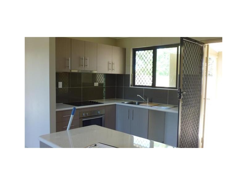 1/4 St Lucia Drive, Rasmussen QLD 4815