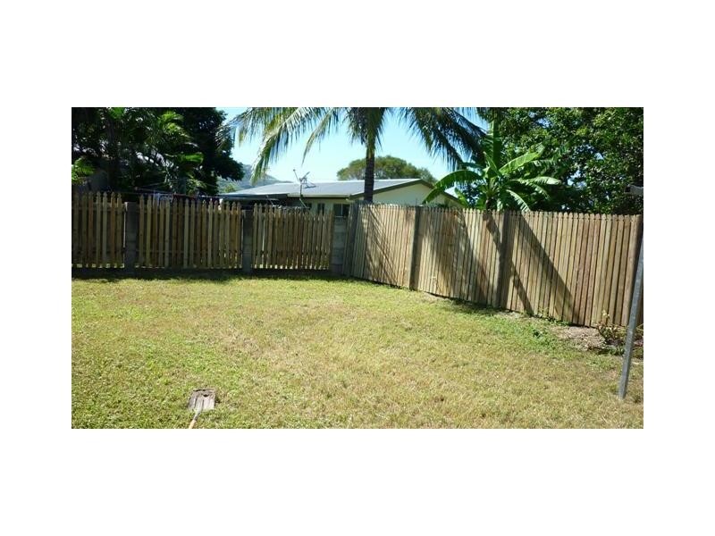 1/4 St Lucia Drive, Rasmussen QLD 4815