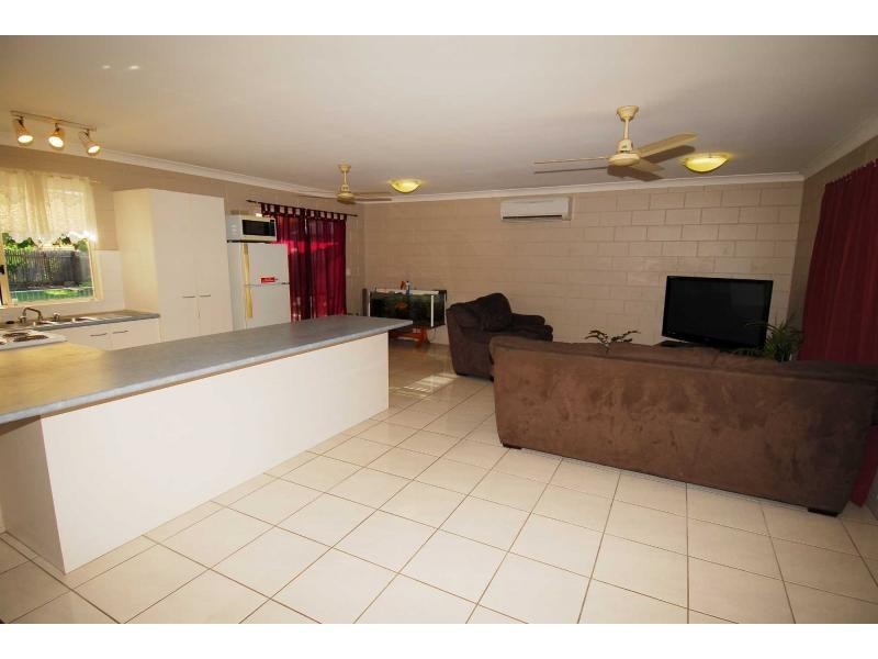 15 Leila Avenue, Rasmussen QLD 4815