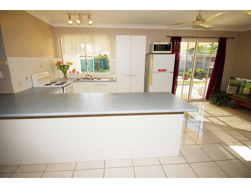 15 Leila Avenue, Rasmussen QLD 4815