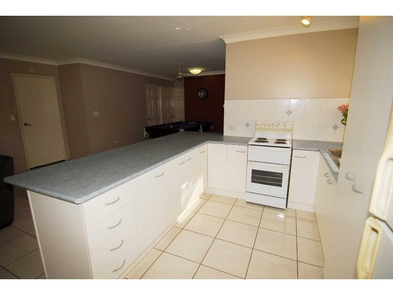 15 Leila Avenue, Rasmussen QLD 4815