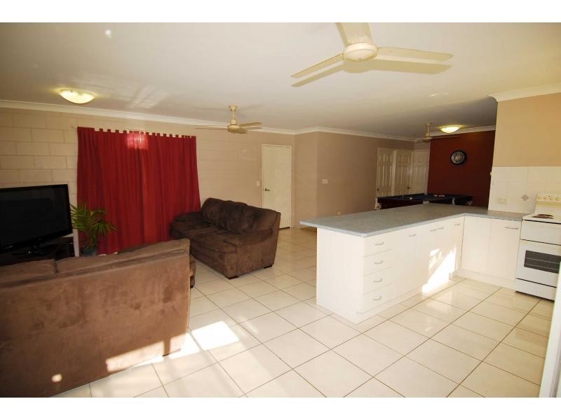 15 Leila Avenue, Rasmussen QLD 4815