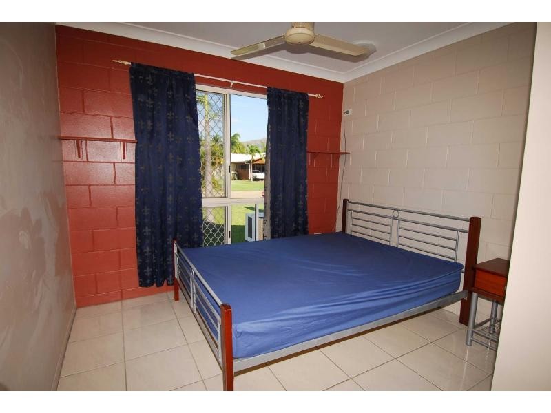 15 Leila Avenue, Rasmussen QLD 4815