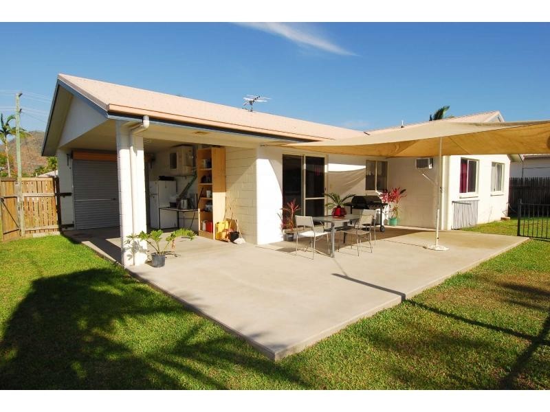 15 Leila Avenue, Rasmussen QLD 4815