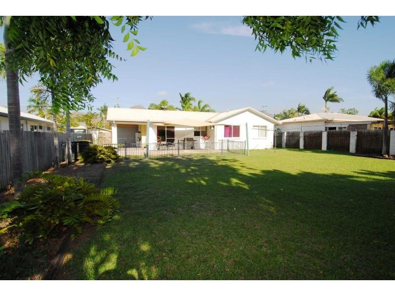 15 Leila Avenue, Rasmussen QLD 4815