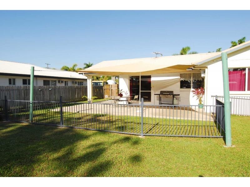 15 Leila Avenue, Rasmussen QLD 4815