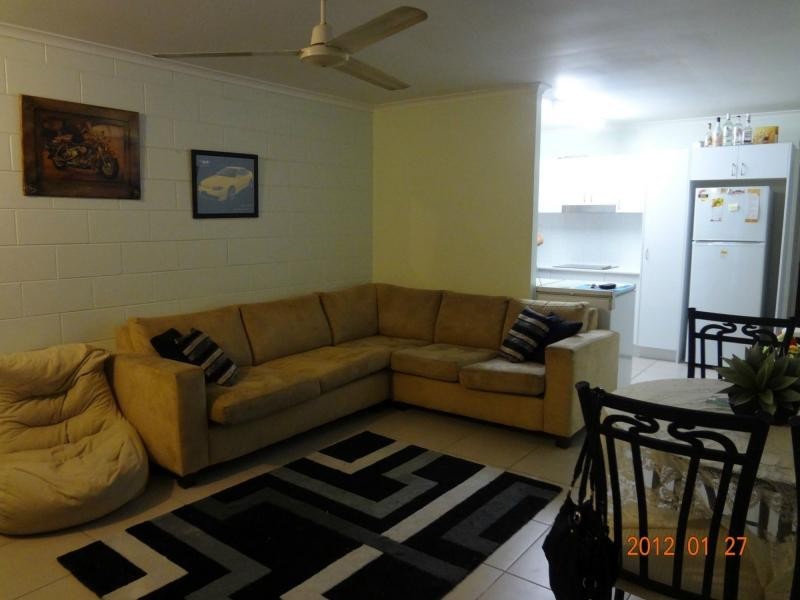 Unit 2/132 Queens Road, Hermit Park QLD 4812
