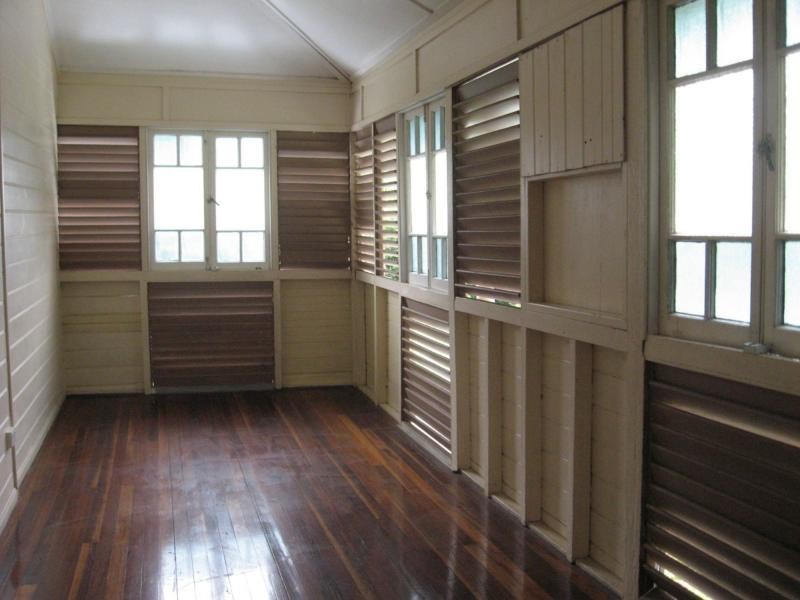 3 Echlin Street, West End QLD 4810