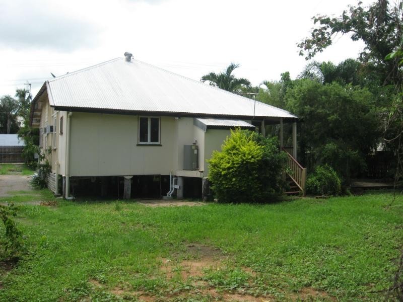 3 Echlin Street, West End QLD 4810