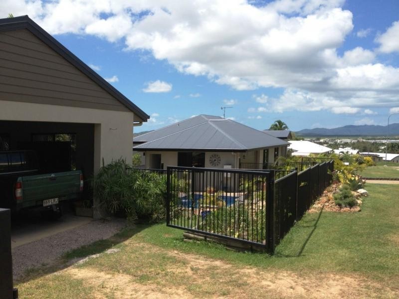 21 – 23 Glasgow Avenue, Mount Louisa QLD 4814
