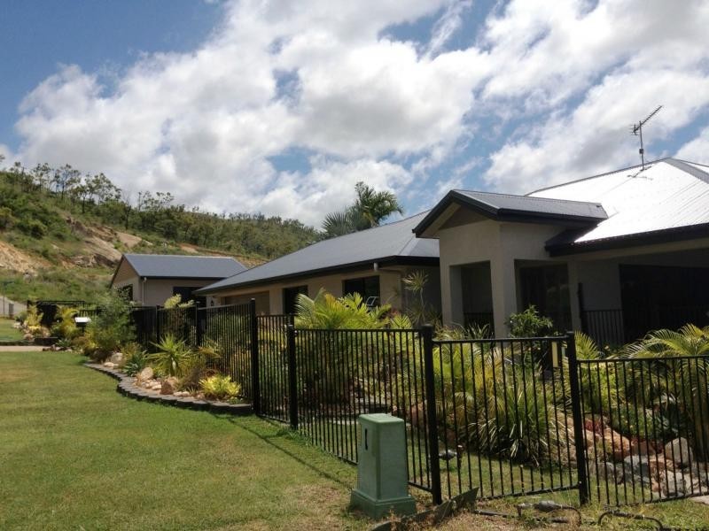 21 – 23 Glasgow Avenue, Mount Louisa QLD 4814