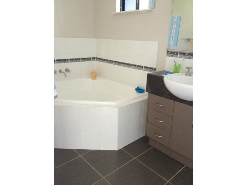 21 – 23 Glasgow Avenue, Mount Louisa QLD 4814