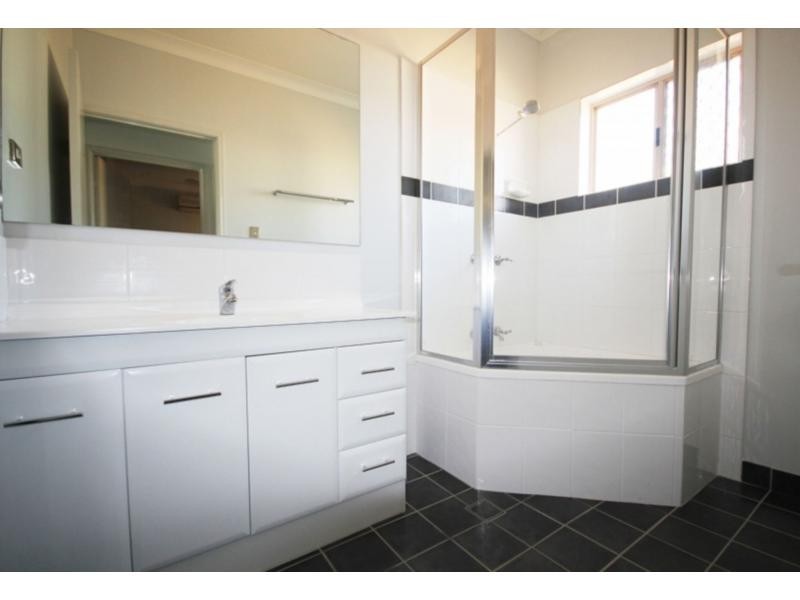 9 Elton Drive, Kelso QLD 4815