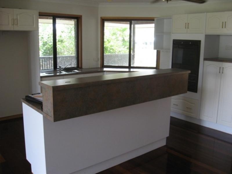 1 Mendi Drive, Bushland Beach QLD 4818