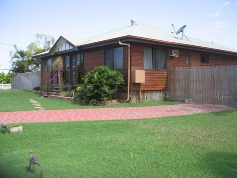 1 Mendi Drive, Bushland Beach QLD 4818