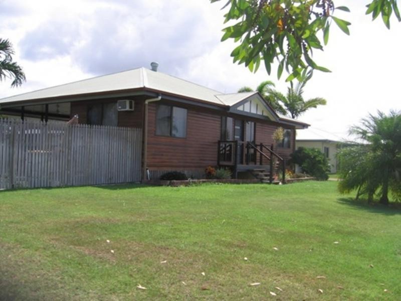 1 Mendi Drive, Bushland Beach QLD 4818