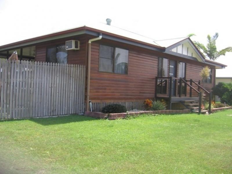 1 Mendi Drive, Bushland Beach QLD 4818