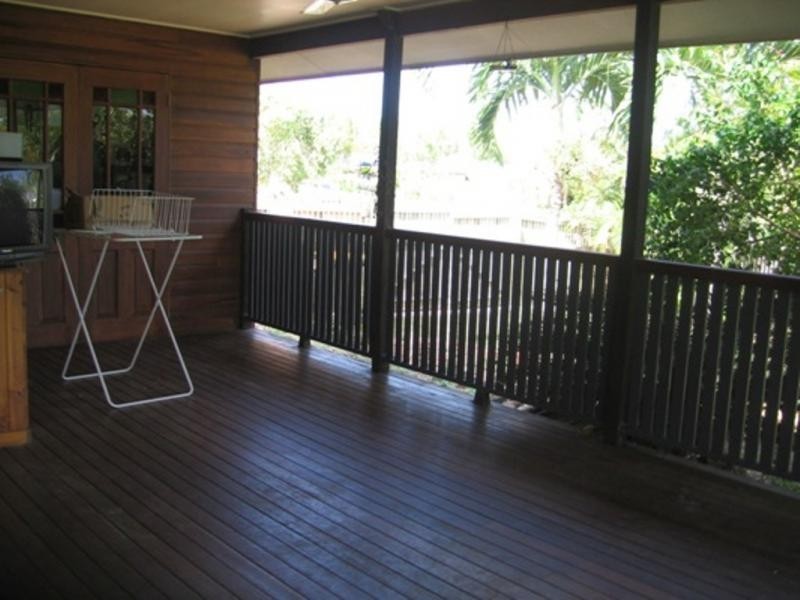 1 Mendi Drive, Bushland Beach QLD 4818