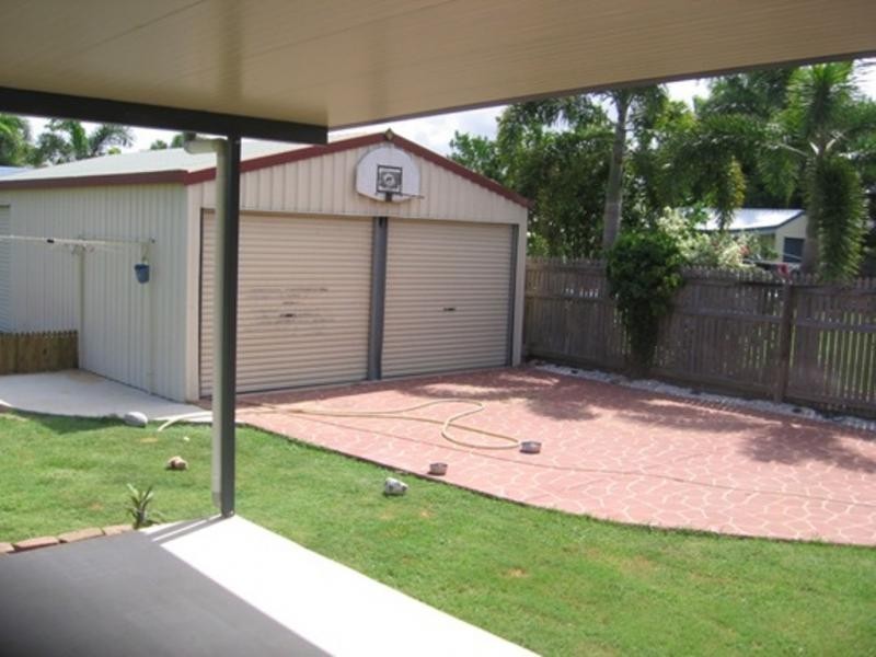 1 Mendi Drive, Bushland Beach QLD 4818