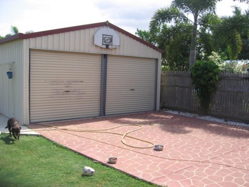 1 Mendi Drive, Bushland Beach QLD 4818