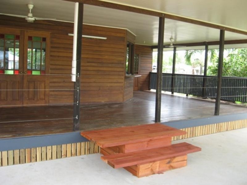 1 Mendi Drive, Bushland Beach QLD 4818