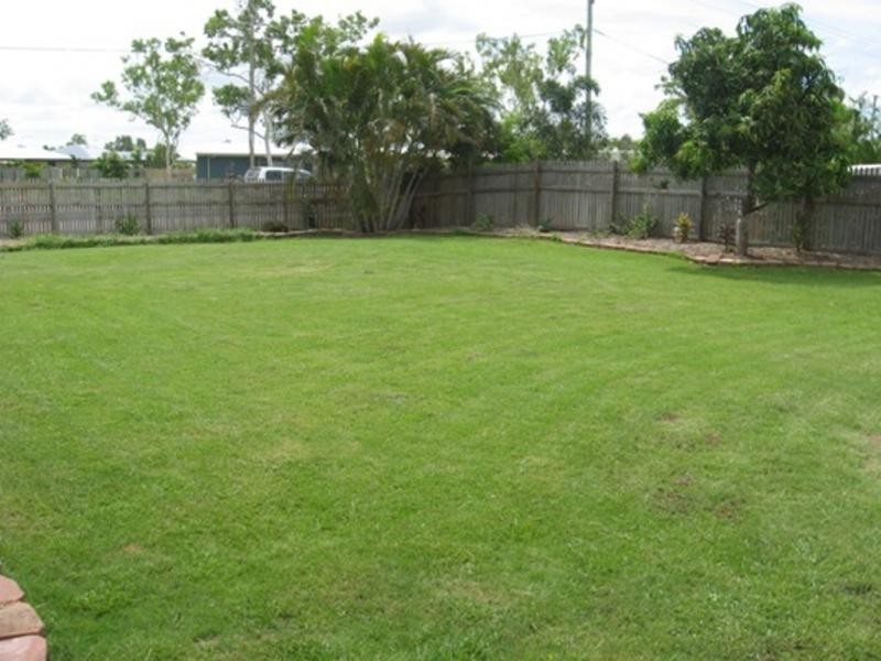 1 Mendi Drive, Bushland Beach QLD 4818