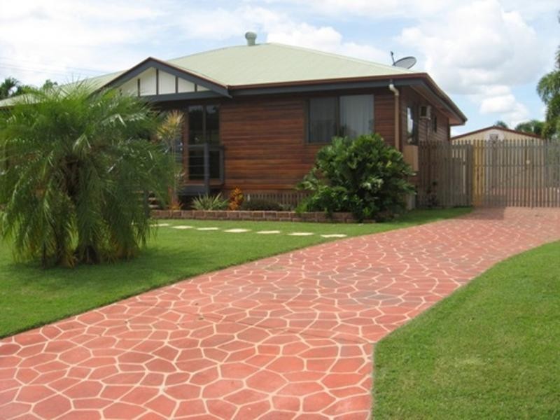 1 Mendi Drive, Bushland Beach QLD 4818