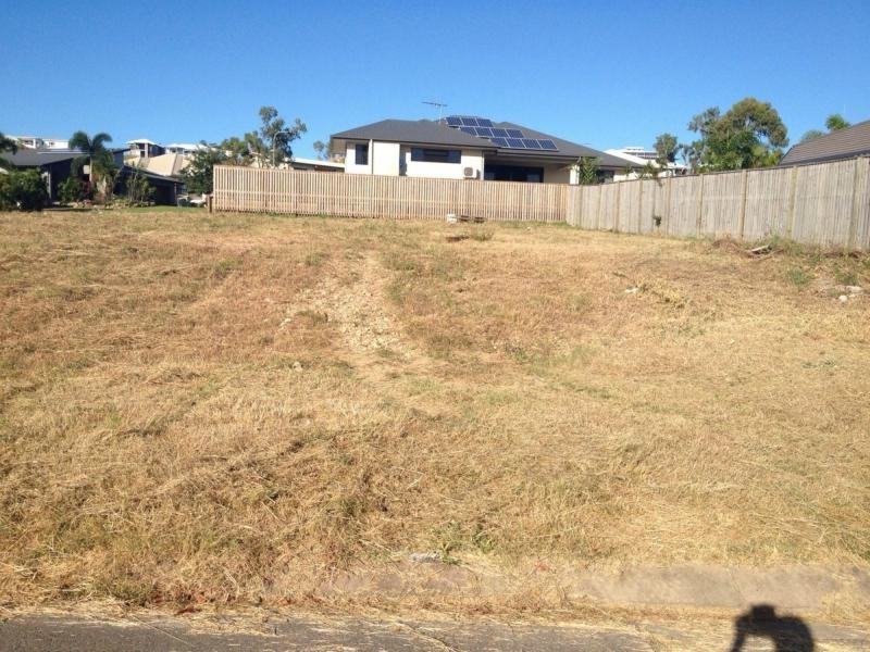 1 Cassidy Street, Bushland Beach QLD 4818