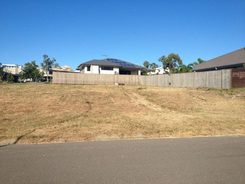 1 Cassidy Street, Bushland Beach QLD 4818