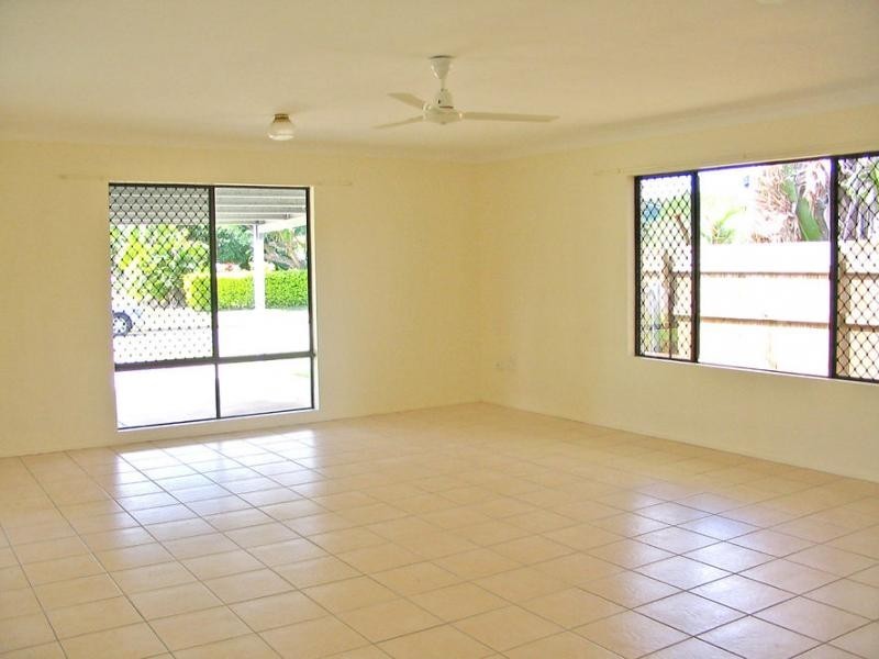 35 Violet Crescent, Rasmussen QLD 4815