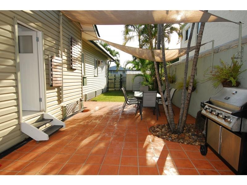 11 Albury Street, Pimlico QLD 4812