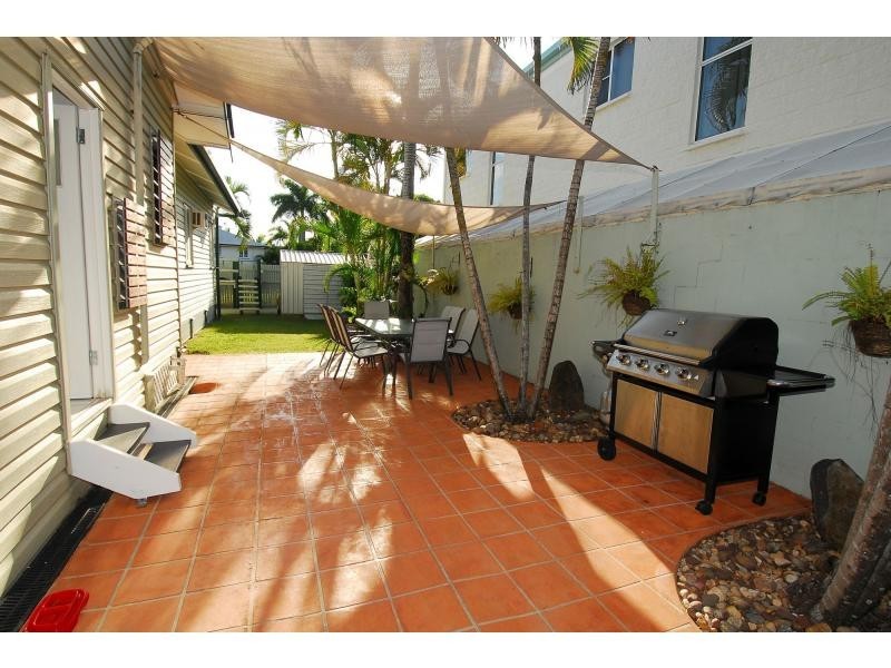 11 Albury Street, Pimlico QLD 4812