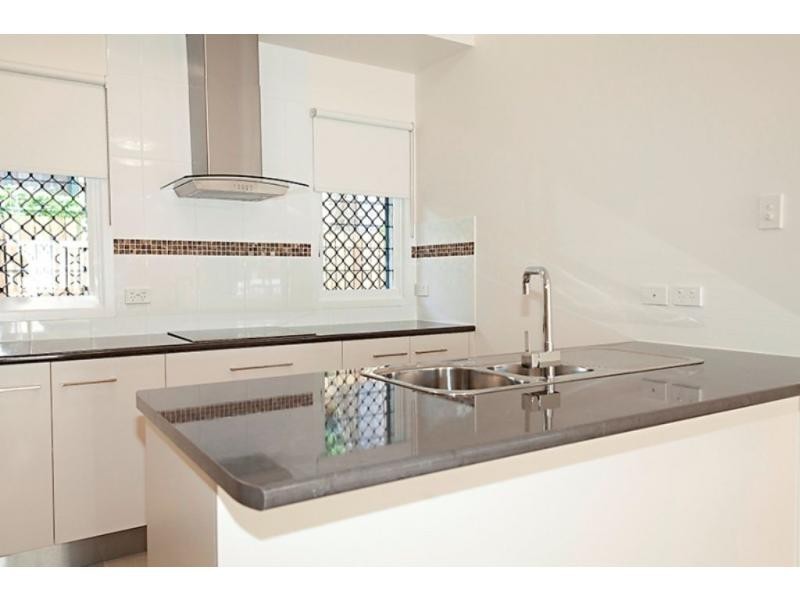 2/21 The Avenue, Hermit Park QLD 4812