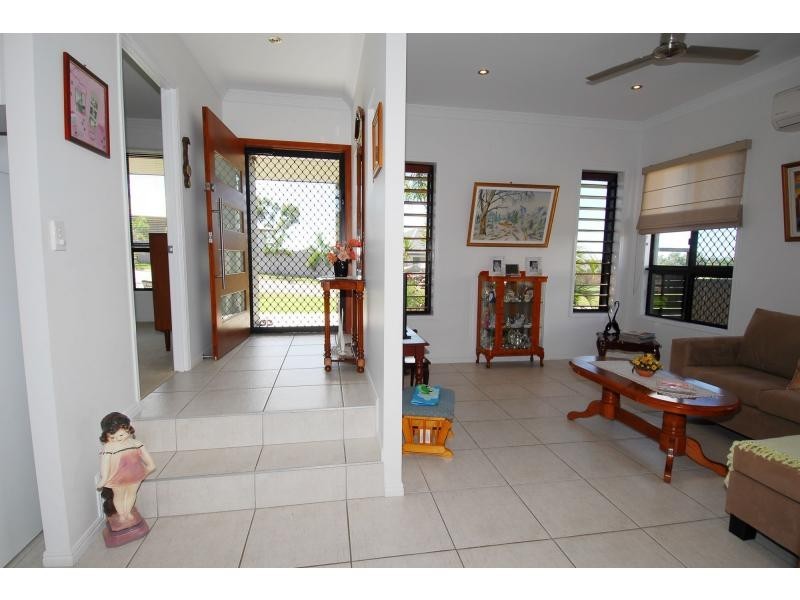 15 Keswick Street, Bushland Beach QLD 4818