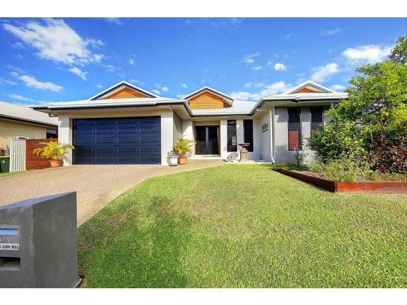 9 Helvellyn Street, Bushland Beach QLD 4818