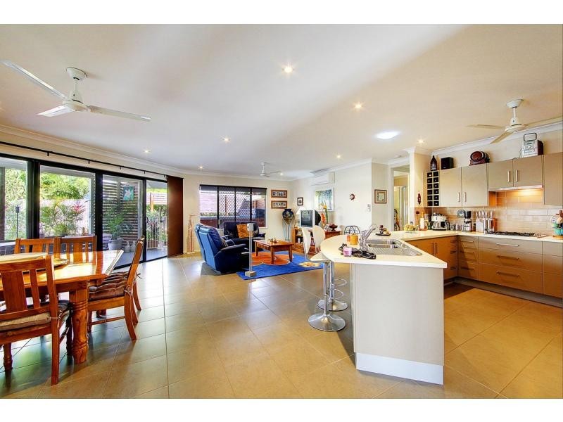 9 Helvellyn Street, Bushland Beach QLD 4818