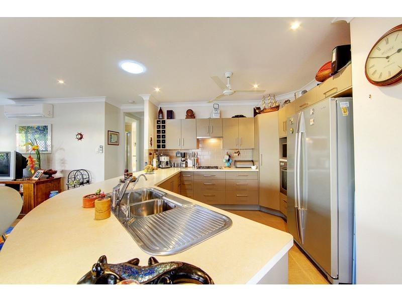 9 Helvellyn Street, Bushland Beach QLD 4818