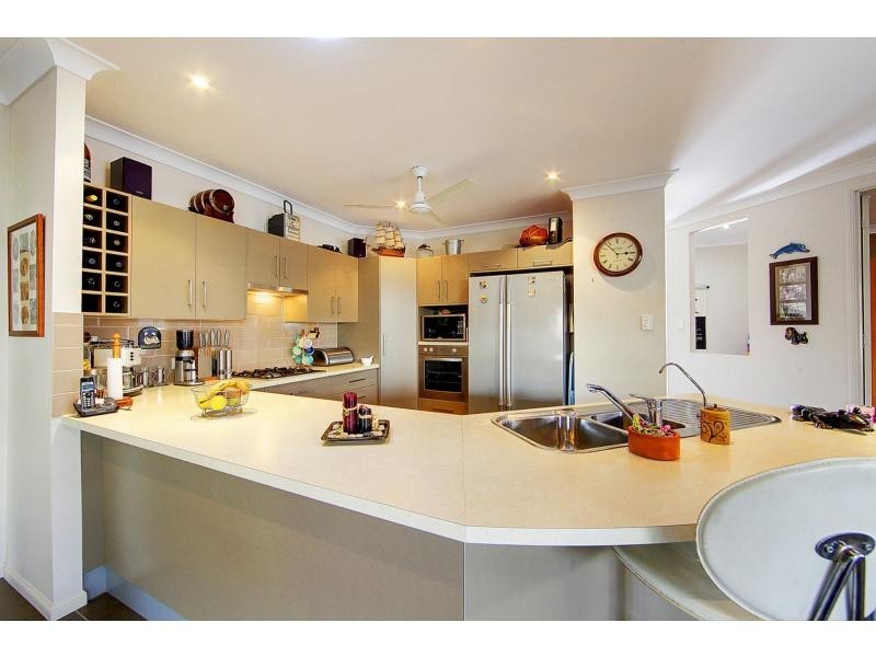 9 Helvellyn Street, Bushland Beach QLD 4818