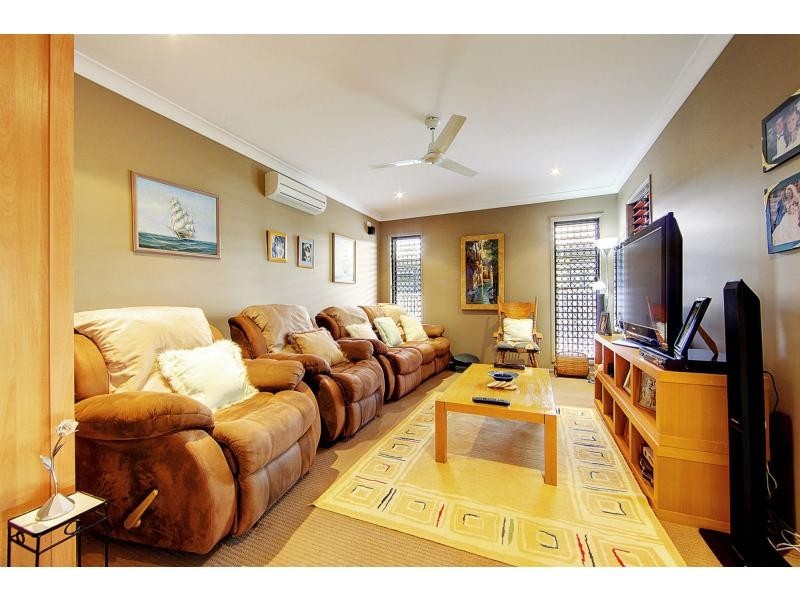 9 Helvellyn Street, Bushland Beach QLD 4818