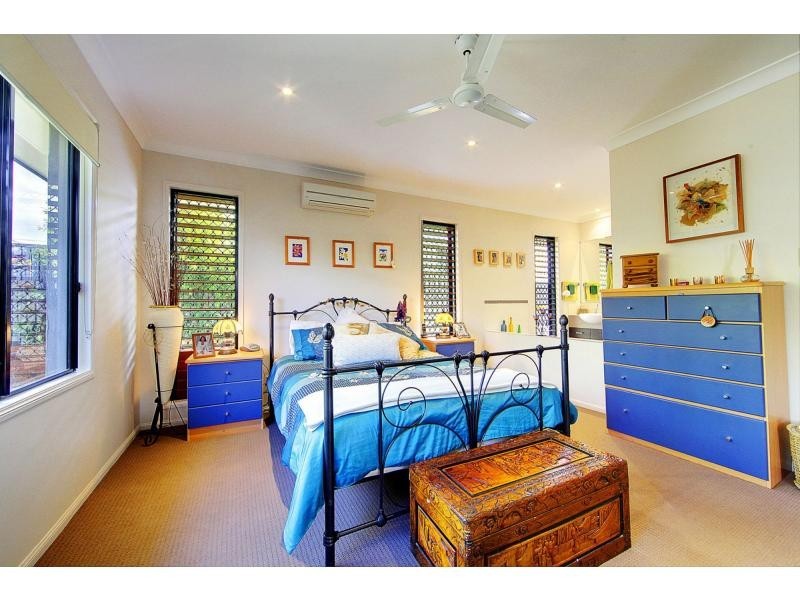 9 Helvellyn Street, Bushland Beach QLD 4818