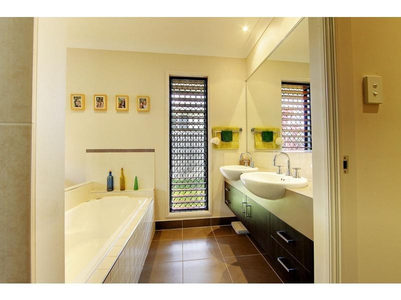 9 Helvellyn Street, Bushland Beach QLD 4818